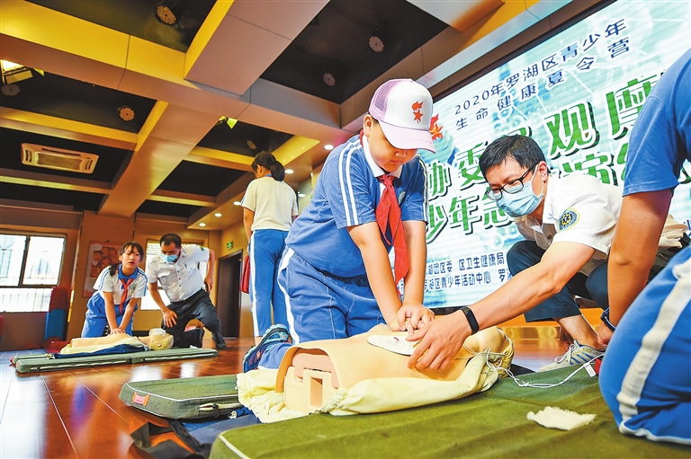 Students learn firstaid skills at summer camp