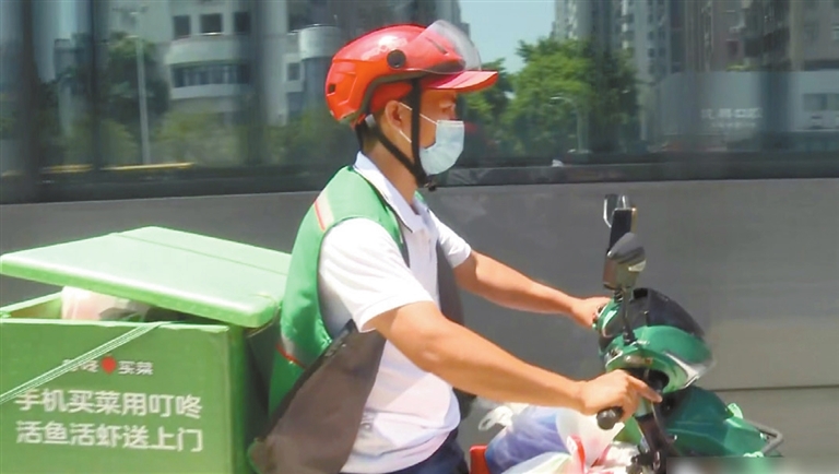 Deliverymen Keep Residents Supplied Amid COVID deliverymen-keep-residents-supplied-amid-covid