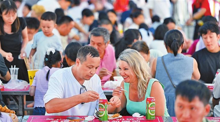 Hainan to build intl. tourism, consumption destination_英文报